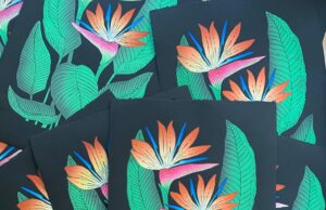 Flores tropicales y salto de cactus espinoso de las vibrantes impresiones de bloques de Lili Arnold – Colossal