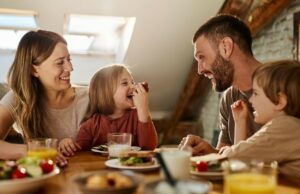 6 formas en que las familias pueden priorizar estilos de vida saludables juntos