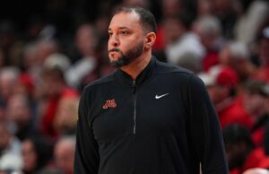 Minnesota dispara a Ben Johnson: la decisión 'Rushless' llegó durante la noche después de la salida de primera ronda del torneo Big Ten