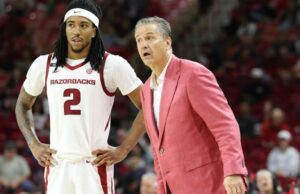 2025 Torneo NCAA Sweet 16 Odds, Predicciones: Arkansas vs. Texas Tech Picks de experto en una carrera de 70-49