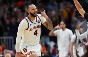 Llame a un médico, luego llame a Dios: la Ley de Reed Willis de Johni Broome, y el henacador, empuja el boleto Final Four de Auburn