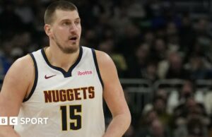 Nikola Jokic hace una historia triple-doble de la NBA cuando Denver venció a Phoenix