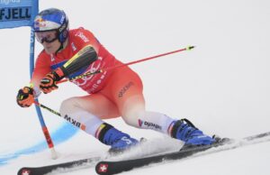 La estrella de esquí suizo, Odermatt, se asegura en general y los títulos de la Copa Mundial de GS en la carrera ganados por su compañero de equipo Meillard