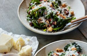 Brócolini carbonizado con anchoa derretida y ajo