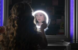 La infancia mercantilizada: escenas de la vida de dos hermanas en la economía creadora