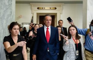 Andrew Cuomo que se postula para el alcalde de Nueva York, años después de las acusaciones de mala conducta