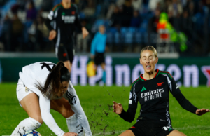 Real Madrid 2-0 Arsenal: Renee Slegers pide mejores lanzamientos, ya que Ian Wright dice que la superficie es una 'desgracia'