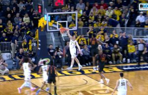 Danny Wolf de Michigan arroja volcada para recortar déficit contra Maryland