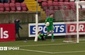 Carrick Rangers: el portero se disculpa por el incidente de Ball Boy en el juego de soledad