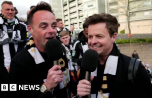 Ant & Dec se une a los jugadores de Newcastle y al Trofeo en Parade
