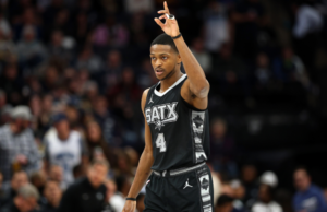 Lesión de Fox de De'aaron: la estrella de los Spurs se someterá a una cirugía de finalización de la temporada en el dedo que dolió durante el campamento de entrenamiento