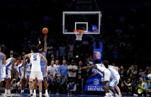 Troho libre del juego de Carolina del Norte contra Duke agitó en los últimos segundos después de la violación de carril prematura