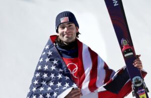 Alex Hall personifica la camaradería de Freeski en el Campeonato Mundial de 2025 Engadin