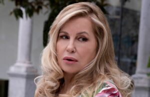Mientras la 'Jennifer Coolidge de Lotus blanca mantiene' orando 'Tanya obtiene justicia, ella compartió una gran opinión sobre por qué EP Mike White es un genio