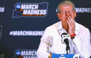 El entrenador de UConn, Geno Auriemma, dice que el formato súper regional de las mujeres 'arruinó el juego'