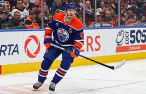 Connor McDavid sale de la pérdida de tiempo extra 4-3 de Oilers a los aviones con lesión en la parte inferior del cuerpo; El portero Stuart Skinner también duele