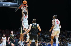 MIRAR: Milos Uzan de Houston llega a la colocación de los últimos segundos en el juego de entradas llamada '51' para vencer a Purdue en Sweet 16