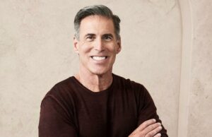 GOLELORETTE Golden Bachelorette Gansert a la estrella invitada en el Hospital General