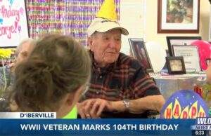 El veterano de la Segunda Guerra Mundial celebra el 104 cumpleaños