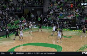 Jackson Shelstad drena un embrague de 3 puntos para ayudar a sellar la estrecha victoria de Oregon sobre Indiana