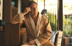 La estrella de 'The White Lotus', Jason Isaacs, llama “doble estándar para hombres” después de que Gayle King pregunta sobre el debate del pene protésico