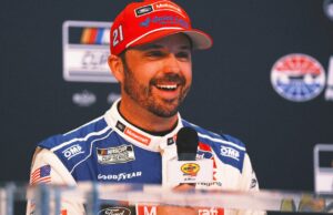 Wood Brothers celebra el ganador de 1965 Indy 500 con el auto de retroceso No. 21