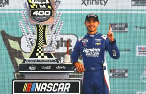 Kyle Larson gana la serie de la Copa en Homestead, termina una carrera de barrido de triple cabezazo