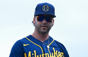 Los guardianes firman a Tyler Naquin como lanzador después de ocho años como jardinero de las grandes ligas