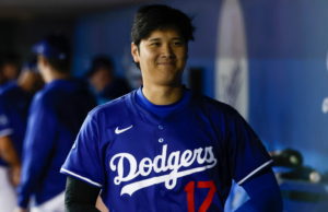 Los Dodgers ralentizan la rehabilitación de pitcheo de Shohei Ohtani mientras se acelera golpeando después de la cirugía de hombro