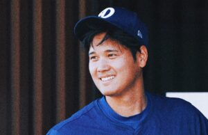 La estrella de los Dodgers, Shohei Ohtani, golpea a Homer en solitario en el primer turno al bate de 2025