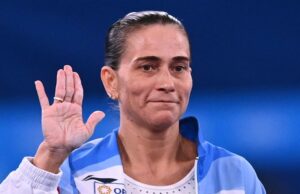 Oksana Chusovitina se pierde el podio en cuarto, a medida que nosotros vamos 1-2 en bóveda en la Copa Mundial de Figos en Antalya