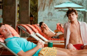 Las citas sin filtro del elenco de Lotus White sobre esas escenas frontales completas