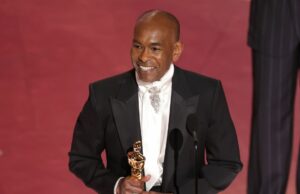 Paul Tazewell de 'Wicked' se convierte en el primer hombre negro en ganar un premio de la Academia al mejor diseño de vestuario en los Oscar 2025