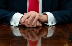 Las tácticas de Trump llevan a los estadounidenses a cuestionar el papel en el escenario mundial