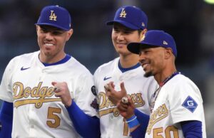 Los Dodgers obtienen anillos brillantes de la Serie Mundial en la ceremonia previa al juego
