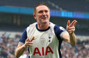 ¡Keane lleva a cabo una celebración de marca registrada después de que Hat-Trick en Spurs Legends Win!