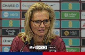 Wiegman: Necesitamos mejores lanzamientos en el fútbol femenino | 'Son peligrosos'