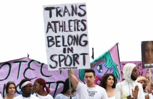 No estás soñando: los demócratas del Senado en realidad se unieron para bloquear una prohibición deportiva anti-trans