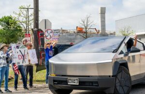 Decenas de miles se unen en acciones de 'Tesla Takedown' en todo el mundo