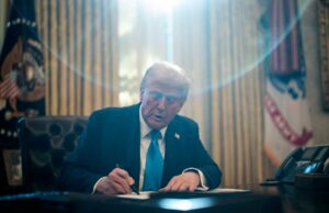 El Departamento de Educación planea reducir casi el 50 por ciento de su personal.