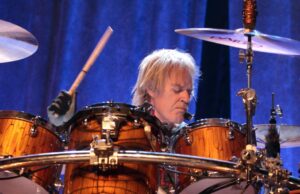 El baterista de ZZ Frank Beard Quits Tour para cuidar la salud