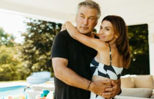 Alec Baldwin debería testificar con un traje de muerte injusta de 'óxido', dice Gloria Allred