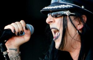 La prometida de la cantante de Pussycat más rápida muere después de caer por la borda en el crucero de los años 80