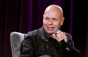 El ex presentador de MTV, Matt Pinfield, dice que se está recuperando de accidente cerebrovascular