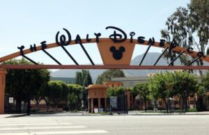 Presidente de la FCC abre una investigación sobre Disney y ABC para las prácticas DEI