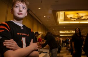 Empresarial de 12 años Flips Sports Cards con fines de lucro en la feria local