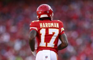 Los Packers aceptan los términos de WR Mecole Hardman en un contrato de un año