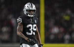 El nuevo contrato de cuatro años de Nate Hobbs es realmente un contrato de un año, con tres opciones de un año