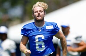Rams WR Drake Stoops suspendió dos juegos por violar la política PED