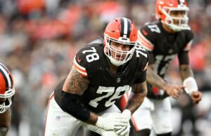 RT Jack Conklin se queda en Cleveland en un acuerdo revisado